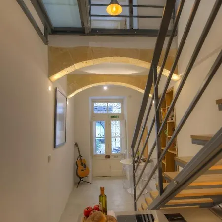 Cute And Modern Duplex In Ideal Location Rcas1-1 *