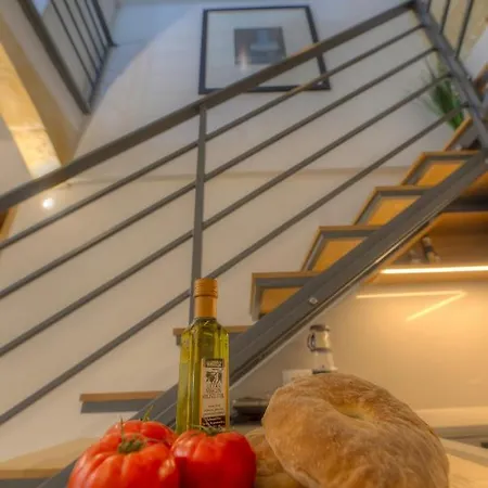 Cute And Modern Duplex In Ideal Location Rcas1-1 * Valletta