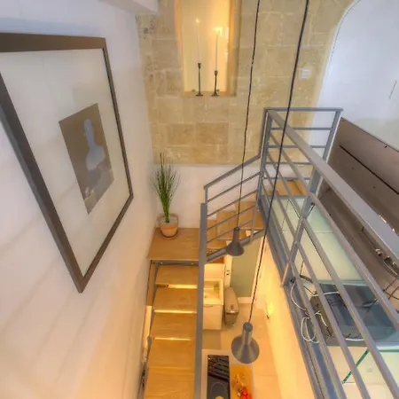 Cute And Modern Duplex In Ideal Location Rcas1-1 *