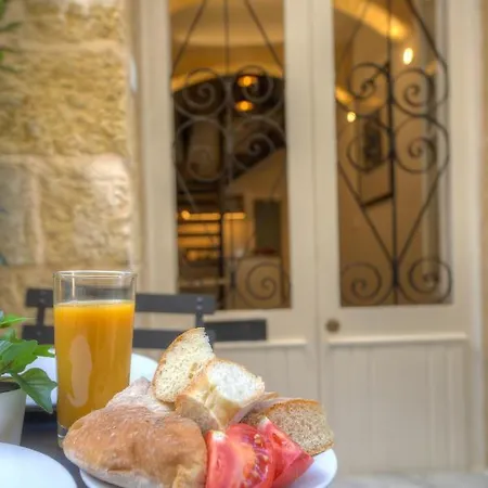 Cute And Modern Duplex In Ideal Location Rcas1-1 *