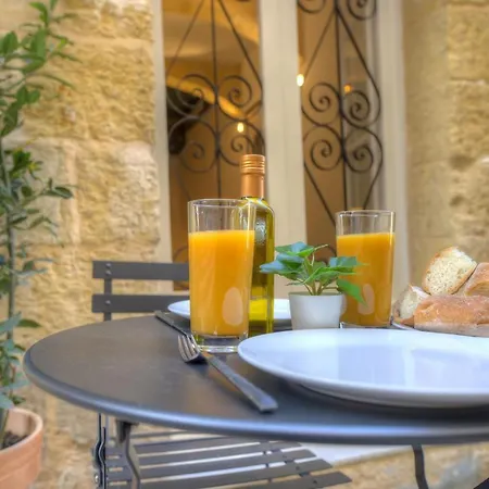 Cute And Modern Duplex In Ideal Location Rcas1-1 * Valletta