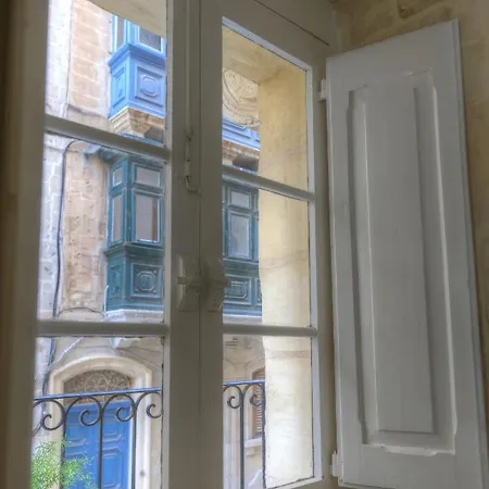 Cute And Modern Duplex In Ideal Location Rcas1-1 *