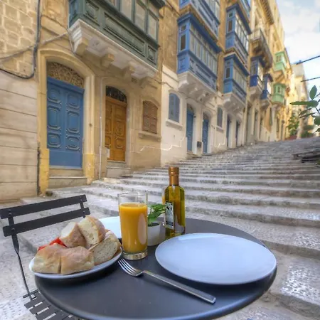 Cute And Modern Duplex In Ideal Location Rcas1-1 * Valletta