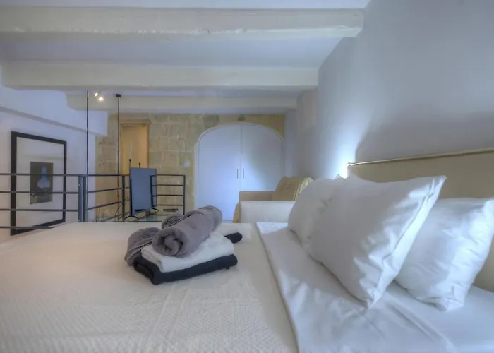 Cute And Modern Duplex In Ideal Location Rcas1-1 *