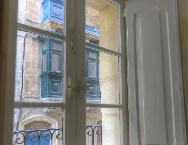 Cute And Modern Duplex In Ideal Location Rcas1-1 *