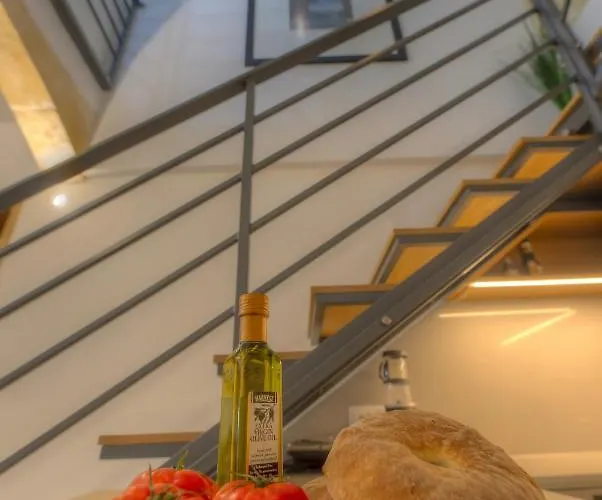 Cute And Modern Duplex In Ideal Location Rcas1-1 * Valeta