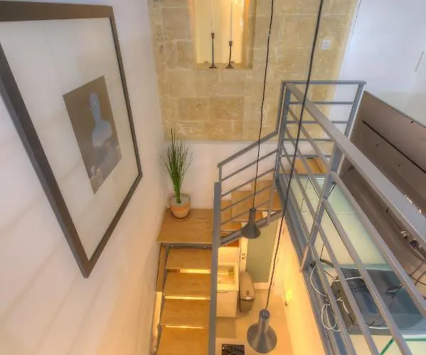 Cute And Modern Duplex In Ideal Location Rcas1-1 *