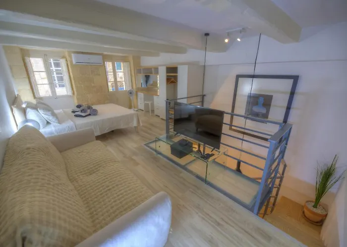 Apartamento Cute And Modern Duplex In Ideal Location Rcas1-1 Valeta