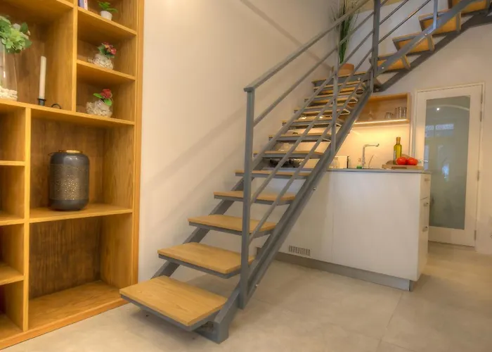 Cute And Modern Duplex In Ideal Location Rcas1-1 * Valeta